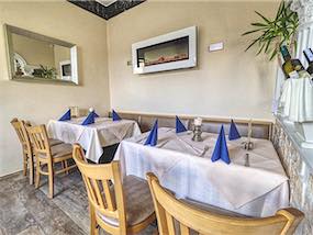 Restaurantansicht mit eingedeckten Tischen Olymipa in Rehburg